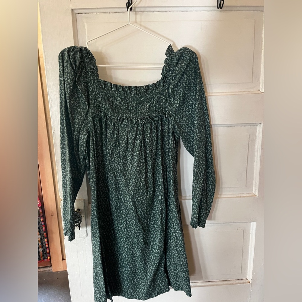Doen serene dress in evergreen winter ditzy